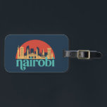 Nairobi Kenya City Skyline Vintag Citycape Gepäckanhänger<br><div class="desc">Vintages und retro City Design mit wunderschöner Skyline, touristischer Attraktion und Stadtbild. Cooler Wolkenkratzer und Gebäude Silhouette Illustrationen für Touristen und Reisende. Ideal als Souvenir, um Zuhause auf Reisen zu bringen. Rett die Erinnerung an deine Reise und Ferien mit Familie und Freunden. Die Hintergrundfarbe kann auf die gewünschte Farbe angepasst...</div>