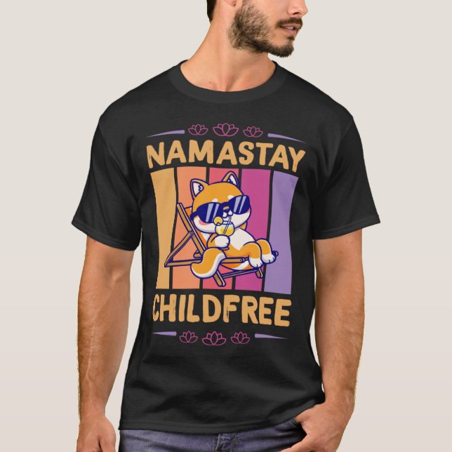 Namastay Childfree Nomaste Yoga Lotus Flower Beach T-Shirt (Vorderseite)