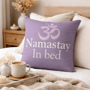 Namastay Im Bett Yoga Lavendel lila weiß Lustig Kissen