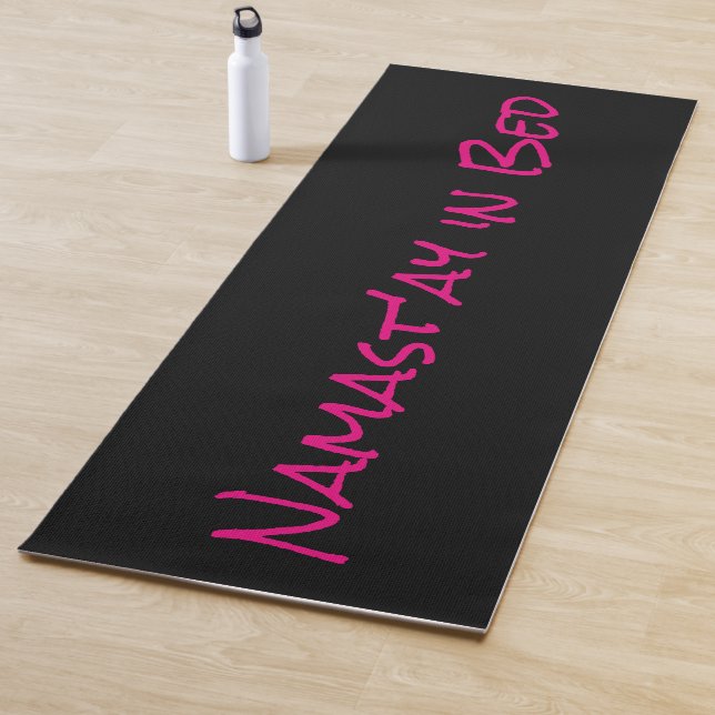 Namast'ay in Bed Black Pink Funny Yoga Pun Mat Yogamatte (Beispiel)