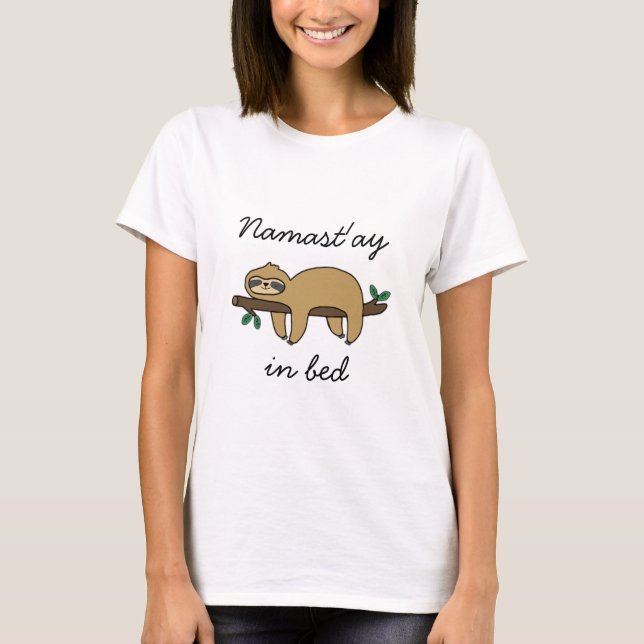 Namast'ay in der Bett-Trägheit T-Shirt (Vorderseite)