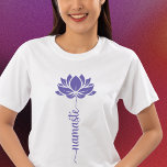 Namaste Black Lotus Blume Modernes Skript T-Shirt<br><div class="desc">Namaste Lotus Blume Moderne Script Sport Fitness Yoga Frauen T - Shirt verfügt über eine Lotus-Blume mit dem Text "namaste" in modernen handgeschriebenen Kalligrafieschrift. Das perfekte Geschenk zum Geburtstag,  Weihnachten,  Muttertag,  Freunde,  Yogafreunde,  Fitness und Sport. Entworfen von © Evco Studio www.zazzle.com/store/evcostudio</div>