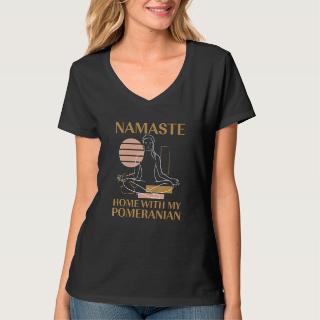 Namaste Home with My Pomeranian Sayings Dog Lover  T-Shirt (Vorderseite)