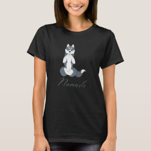 Namaste Husky Hund in Yoga Pose Sukhasana T-Shirt