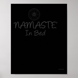 Namaste Im Bett - Lustiges Yoga Für Männer Frauen Poster