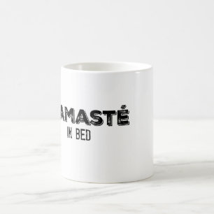 Namasté in der Tasse des Bettes