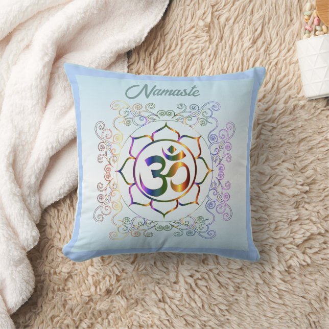 Namaste Om (Om) Lotus Prismatisch Ornamental Kissen (Decke)