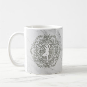 Namaste-Yogahaltung Mandala-Muster Kaffeetasse