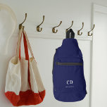 Name der dunkelblauen Monogramm-Initialen Crossbody Bag<br><div class="desc">Ein marineblauer blauer Hintergrund,  weißer Text. Personalisieren und fügen Sie Ihre Monogramm-Initialen und vollständigen Namen.</div>