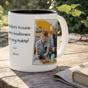 Name der Enkel im Haus des Großvaters Foto Zweifarbige Tasse
