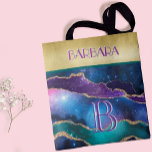 Name der Lila Aquamarinen Monogramm atemberaubend  Tasche<br><div class="desc">Dieses wunderschöne und raffinierte Design zeichnet sich durch eine einzigartige mehrfarbige Schrift für Monogramm und Vornamen aus - sehen Sie genau hin und Sie werden es für sich selbst tun. Das ist ein Teil dessen, was diese fast einmalige Art macht - für sich selbst oder als besonderes Geschenk. Atemberaubendes buntes...</div>