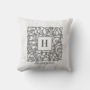 Name der personalisierten Monogram-Familie aus wei Kissen