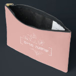 Name der personalisierten Rose Gold Floral Hebräis Zubehörtasche<br><div class="desc">Dieser hübsche, blumengeschmückte Accessoires-Pouch eignet sich hervorragend für Stifte/Stifte, Stifte und vieles mehr. Es ist ein großartiges (und praktisches) Geschenk für jeden, der Lieben organisiert bleibe. Ein originelles Bat Mitzvah oder Morah Geschenk. Personalisieren Sie sich (in weniger als einer Minute) - mit hebräischem Namen - und Ihre Script-Nachricht auf der...</div>