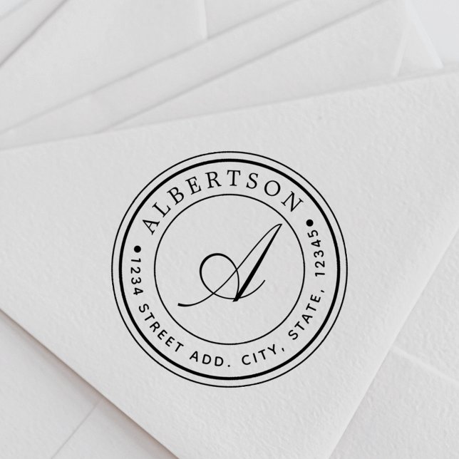 Name der Round-Rücksendeadresse für Monogram-Skrip Gummistempel (Von Creator hochgeladen)