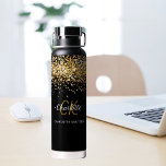 Name der schwarzen Goldmonogramm Trinkflasche<br><div class="desc">Erleben Sie Ihr Hydratationsspiel mit unserer Glamour Gold Confetti Personalisiert Water Flasche, die für Frauen entwickelt wurde, die Stil und Funktionalität schätzen. Dieses schicke Accessoire eignet sich perfekt, um sich beim bleibe von Hydrid zu unterhalten, ob im Fitnessraum, im Büro oder unterwegs. Ausgeklügelter schwarzer Hintergrund: Die elegante schwarze Kulisse bietet...</div>