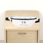 Name der schwarzen Monogrammbuchstaben Bauchtasche<br><div class="desc">Weißer Hintergrund,  schwarzer Text. Personalisieren und fügen Sie Ihre Monogramm-Initialen und vollständigen Namen.</div>