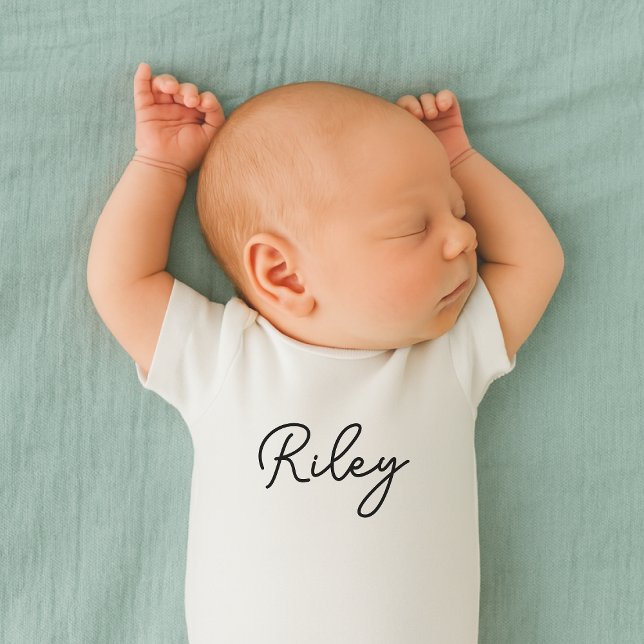 Name des Babys Niedlich Typografie Name Baby Strampler (Von Creator hochgeladen)
