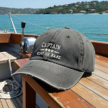 Name des Bootes Captain Nautical Stars erschüttert Bestickte Baseballkappe<br><div class="desc">Segeln Sie stilvoll mit einem personalisierten bedrückten grauen bestickten Hut mit Ihrem Captain Rank oder einem anderen Titel,  Ihrem Namen oder Boat Name und Sternen. Verschiedene Kappe- und Gewindelfarben zur Auswahl. Macht ein großartiges Geschenk für Väter Tag,  Mütter Tag oder jede Gelegenheit.</div>