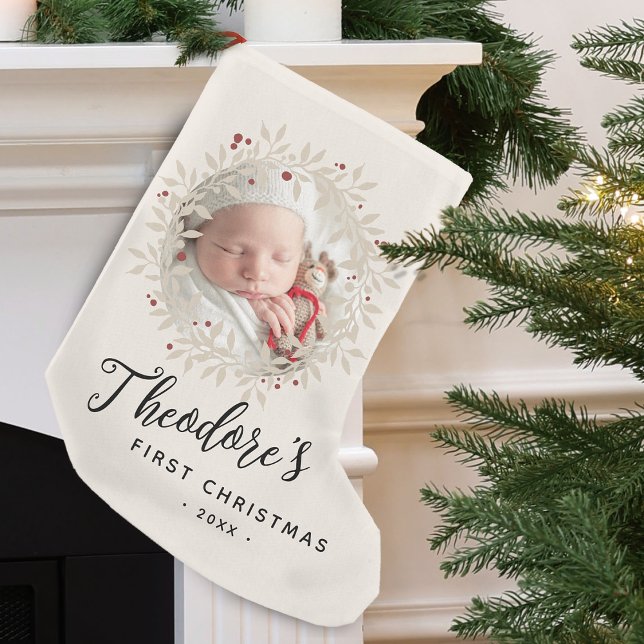 Name des ersten Weihnachtskranzes des Fotos Kleiner Weihnachtsstrumpf (Baby's First Christmas Photo Wreath Name Small Christmas Stocking)