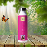 Name des Firmenlogos Foto heiß rosa Trinkflasche<br><div class="desc">Ein trendiger,  rosa Hintergrund. Personalisieren Sie Ihr Firmenlogo,  Ihren Namen und ein Profil-Foto und fügen Sie es hinzu.</div>