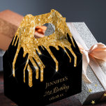 Name des Glitzer des Geburtstags Geschenkschachtel<br><div class="desc">Elegant, klassisch, glamourös und mädchenhaft für eine 21. Geburtstagsfeier (oder jedes Alter). Eine schicke schwarze Hintergrundfarbe. Auf der Vorderseite und auf der Rückseite: Personalisieren und fügen Sie einen Namen, Alter 21 und ein Datum. Der Name ist mit einem modernen handgeschriebenen Stilskript geschrieben. Dekoriert mit Imitaten vergoldeten Glitzer-Tropfen, Farbe tropfend aussehen....</div>