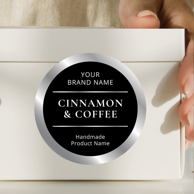 Name des handgefertigten schwarzen und silbernen P Runder Aufkleber (Modern black and silver round product label with fully editable text)
