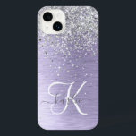 Name des lila gebürsteten Metalls Silber Glitzer M iPhone 14 Plus Hülle<br><div class="desc">Dieses schicke Gehäuse mit hübschem silberfarbenem Glitzer auf lila,  gebürstetem metallischem Hintergrund ist einfach zu personalisieren.</div>