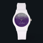 Name des lila Silver Glitzer Girl Monogram Armbanduhr<br><div class="desc">Lila und Silver Sparkle Glitzer Script Monogram Name Watch. Dies macht den perfekten Abschluss,  Geburtstag,  Hochzeit,  Brautparty,  Jubiläum,  Babydusche oder Junggeselinnen-Abschied Geschenk für jemanden,  die Lieben glamourösen Luxus und schicke Stile.</div>
