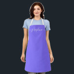 Name des lila Simple Chic Elegant-Skripts Schürze<br><div class="desc">Sie Liebe eine personalisierte Schürze,  während sie diese Goodies backt,  köstliche Geschirr kocht oder mit ihren Pflanze arbeitet. Ein perfektes Geschenk,  um ihre Talente zu fördern. Weiße Schrift für den Namen mit langen Schwänzen Verzierungen auf lila.</div>