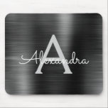 Name des Metallic Black Business Foil Monogrammes Mousepad<br><div class="desc">Schwarze Imitate Pinselmetall aus Edelstahl Monogram Name Monogram Mousepad. Dieses mit Monogramm Mousepad kann auf Ihren Vornamen und Erstnamen angepasst werden und eignet sich perfekt für die Schule oder das Büro und macht ein tolles Weihnachts- oder Geburtstagsgeschenk.</div>