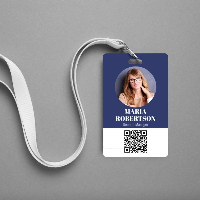 Name des Mitarbeiters Abzeichen Minimalistisch Fot Ausweis (Simple business ID badge with a scannable QR code. )