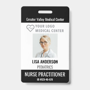 Name des Mitarbeiters im Abzeichen-Krankenhaus mit Ausweis