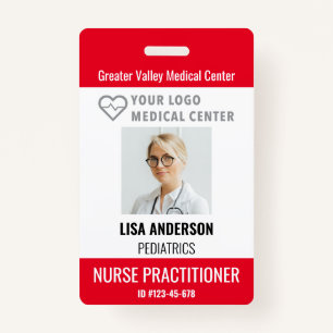 Name des Mitarbeiters im Abzeichen-Krankenhaus mit Ausweis