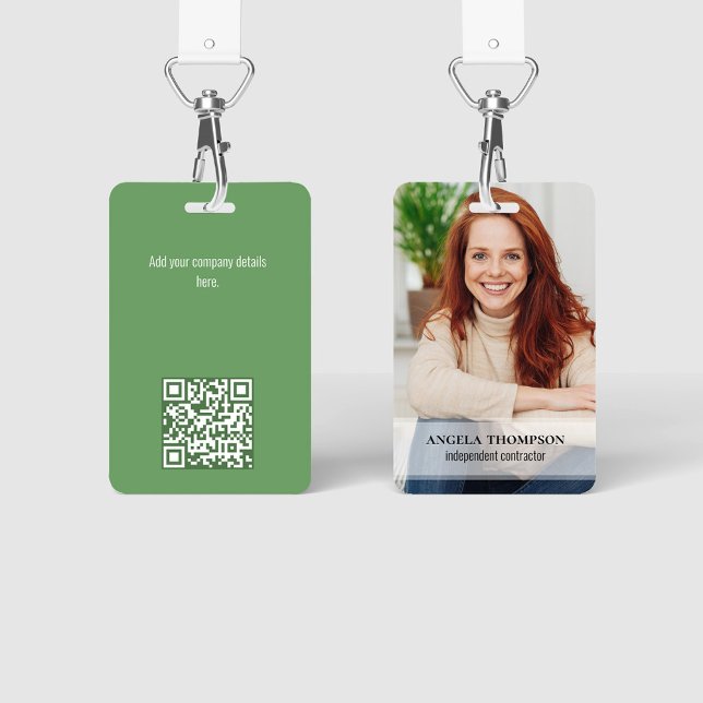 Name des Mitarbeiters und Titel QR Foto Grün Ausweis (Simple photo badges with a full bleed photo template. )