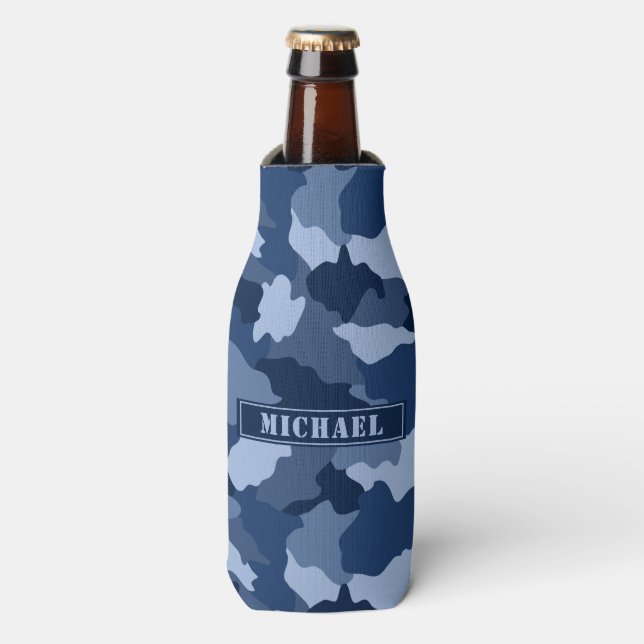 Name des Monogrammmusters für blaues Camouflage Flaschenkühler (Flaschenvorderseite)