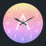 Name des Monogramms des Rainbow-Sparkels-Glitzer Große Wanduhr<br><div class="desc">Monogram Name und Anfangsservierung der Wand-Uhr: Gold,  Pink und Lila Rainbow Pastel Sparkle Glitzer. Die Wall-Uhr ist das ideale Geschenk für jemanden,  der silberne Funkeln Glitzer Liebe.</div>