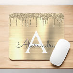 Name des Monogramms für den Gold-Glitzer-Brushed Mousepad<br><div class="desc">Gold Imitate Foil Metallic Sparkle Glitzer Pinsel Metal Monogram Name und Initial Mousepad (Mauspad). Das macht den perfekten 16 Geburtstag,  Hochzeit,  Brautparty,  Jubiläum,  Babydusche oder Junggeselinnen-Abschied Geschenk für jemanden,  der Lieben glamourösen Luxus und schicke Stile.</div>