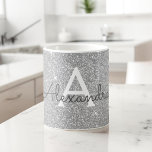 Name des Monogramms für den Luxussilber-Sparkle-Gl Kaffeetasse<br><div class="desc">Luxuriöse Silber Sparkle Glitzer Monogram Name und Initial Coffee Tasse. Die Tasse ist das ideale Geschenk für jemanden,  der Lieben modernen und eleganten Silber.</div>