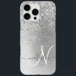 Name des Monogramms für den silberfarbenen Glitzer iPhone 16 Pro Max Hülle<br><div class="desc">Dieses schicke Gehäuse mit hübschem silberglänzenden Glitzer auf silberfarbenem metallischem Hintergrund ist einfach zu personalisieren.</div>