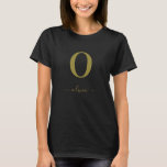 Name des Monogrammskripts Personalisiert Schwarz u T-Shirt<br><div class="desc">Dieses elegante Monogramm und das elegante Script-Namensdesign können als Geschenk für Geburtstag,  Gastgeschenk Hochzeit,  Brautparty oder jede Gelegenheit gegeben werden. Es kann mit dem Namen und dem Namen der Person angepasst werden.</div>