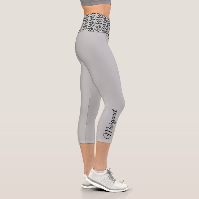 Name des Om Symbol High Waisted Capri Leggings (Rechts)