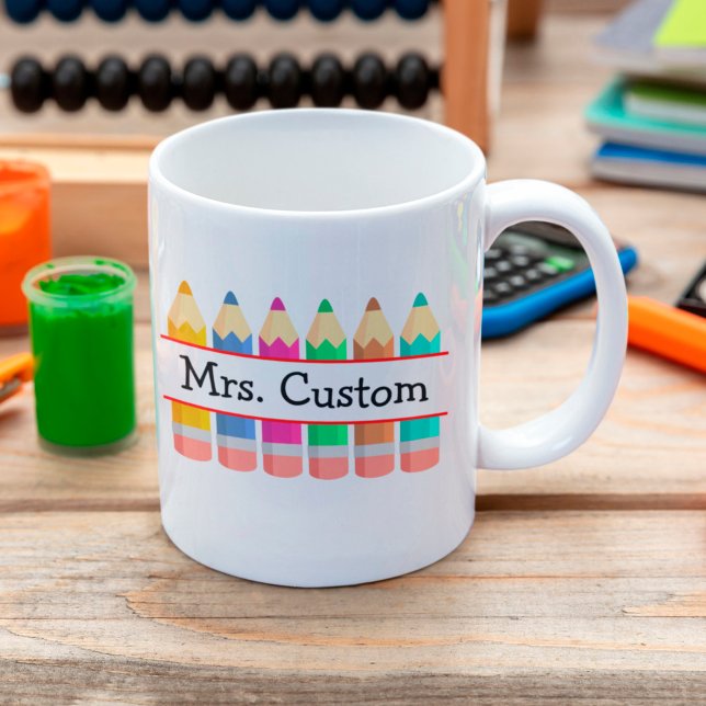 Name des personalisierten Lehrers mit Crayons Kaffeetasse (Von Creator hochgeladen)