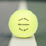 Name des Personalisierten Spielerteams im Coach-Cl Tennisbälle<br><div class="desc">Erstellen Sie Ihre eigenen, personalisierten, eleganten Stil Typografie / Drehbuch, Text / Name, 3 x Regulierung Größe Tennisbälle. Geben Sie einfach den Spieler / Team / Club / Schule / Uni / Event / Turniername / Ihren Text / Grüße / Datum, um sich anzupassen. Es ist ein großartiges Geschenk für...</div>