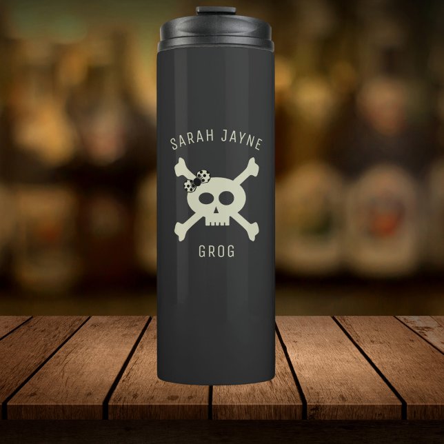 Name des Piratenflaggennamens Black Thermal Tumble Thermosbecher (Ahoy! Add your name to this cute pirate skull and crossbones thermal tumbler)