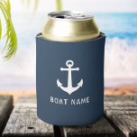 Name des Schiffes Nautical Vintag Anchor Gray Blue Dosenkühler<br><div class="desc">Ihr eigener Name mit Vintagem Nautical Anchor in Weiß auf einem stilvollen grauen Marineblau.</div>