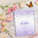 Name des violetten Glitzer mit Monogramm 2025 Planer<br><div class="desc">Violett und weißer Farbverlauf mit violettem Imitat Glitzer,  Glitzern. Personalisieren und fügen Sie Ihren Vornamen,  Monogramm Initialen und Jahr.</div>