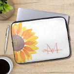 Name Floral Laptopschutzhülle<br><div class="desc">Dieser Blumenschlauch ist mit einer gelben Aquarellblume geschmückt. Passen Sie es mit Ihrem Namen und Initial an. Weil wir unsere eigenen Kunstwerke erstellen,  werden Sie dieses exakte Bild von anderen Designern nicht finden. Original Wasserfarbe © Michele Davies.</div>