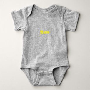 Name, gelbe Buchstaben grau anpassen Baby Strampler