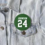 Name Jersey (grün und weiß) Button<br><div class="desc">Freuen Sie sich auf Ihr Lieblings-Sportteam, Ihren Fußballspieler oder zeigen Sie einfach Ihren Schulstolz mit einem personalisierten Spirituosenknopf! Fügen Sie Ihren Schulnamen hinzu oder personalisieren Sie ihn mit einem Spielernamen und Jersey-Nummer. Ideal für Fußball, Basketball, Baseball und Fußball! Erstellen Sie individuelle Buttone für das ganze Team, Cheerleader, Eltern und Geschwister,...</div>