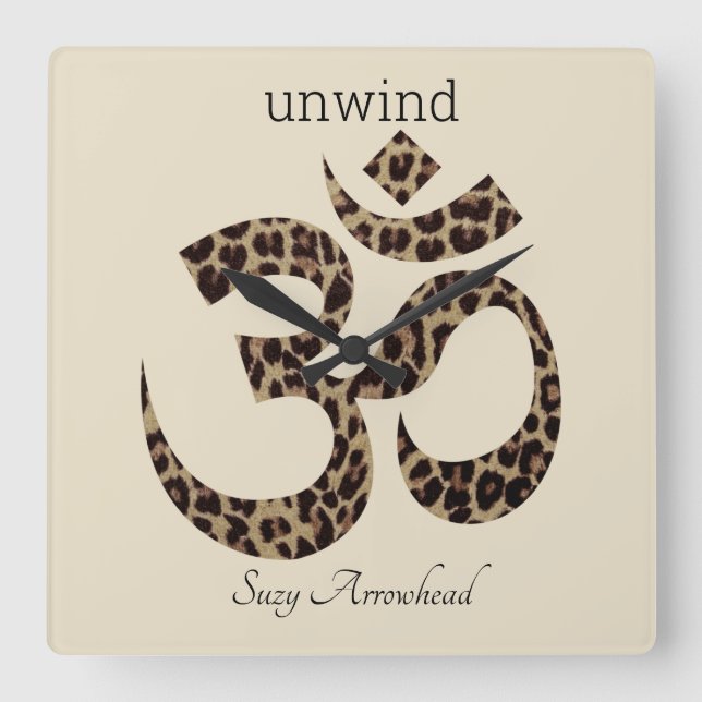 Name, Leopard Print, Om Symbol, 10.75-in Quadratische Wanduhr (Vorderseite)